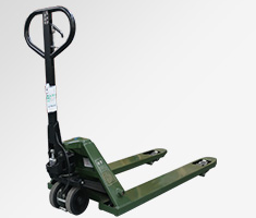 化肥廠(chǎng)原料處理車(chē)間原料搬運(yùn)用手動(dòng)液壓叉車(chē)